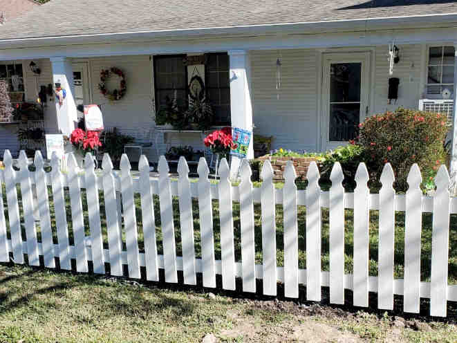 3' High French Gothic Pine Picket Fence in Metairie.