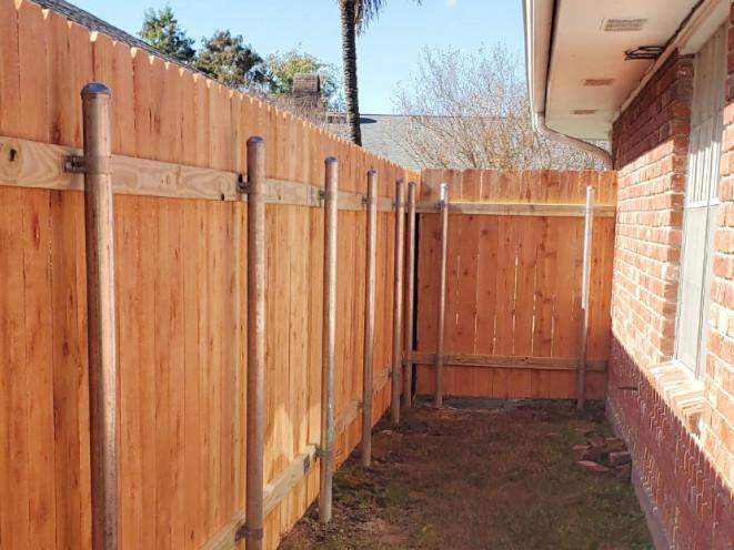 6' high cedar fence with commercial grade posts in Kenner, LA. It is a 2-stringer constructed fence.
